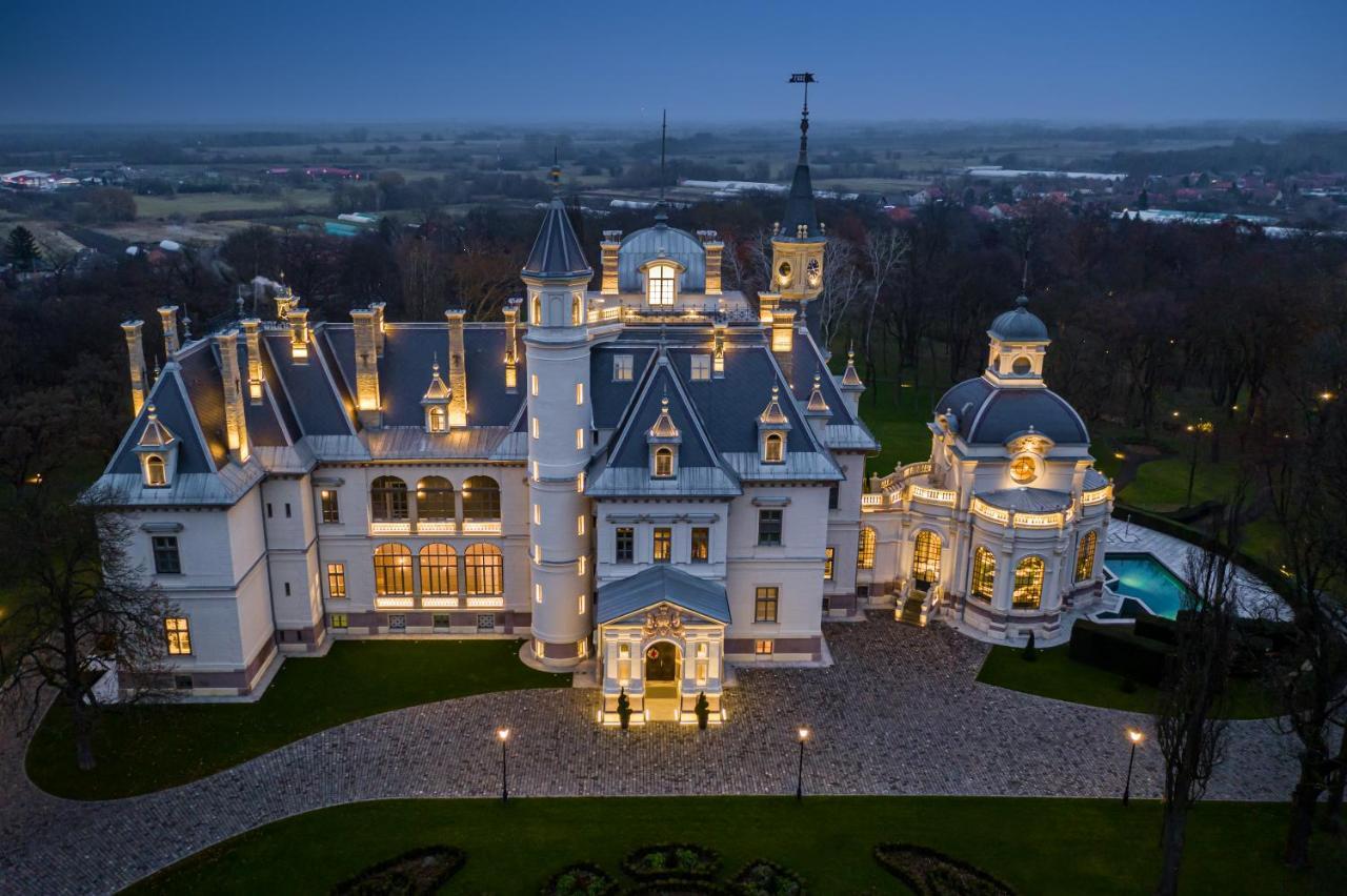 Botaniq Castle Of Tura - Small Luxury Hotels Of The World Exterior foto